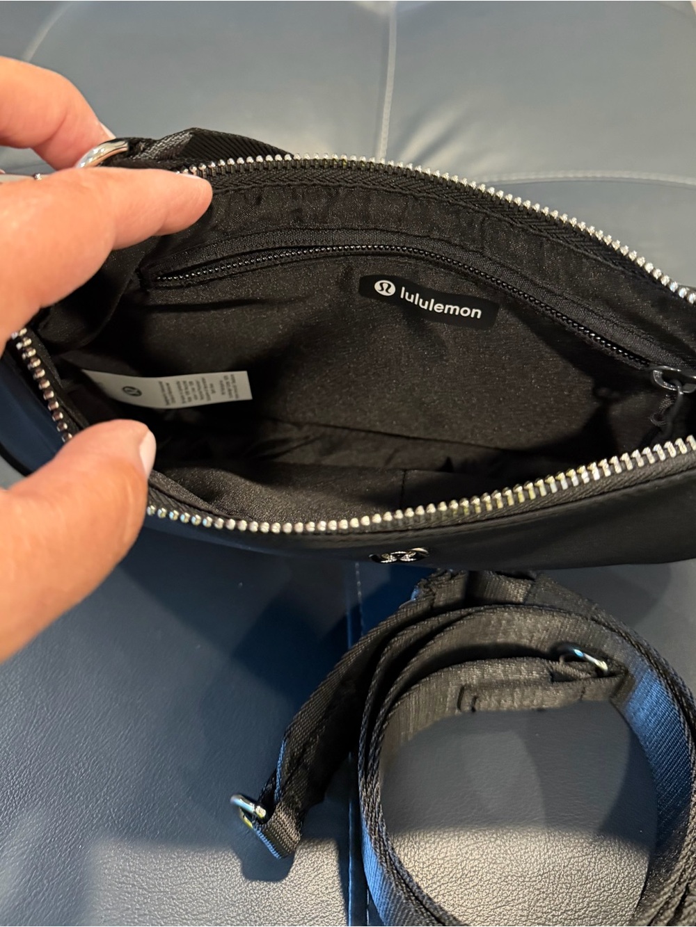 lululemon City Essentials Shoulder OR Crossbody Bag 3L and Clippable Card Pouch - Picture 5 of 8